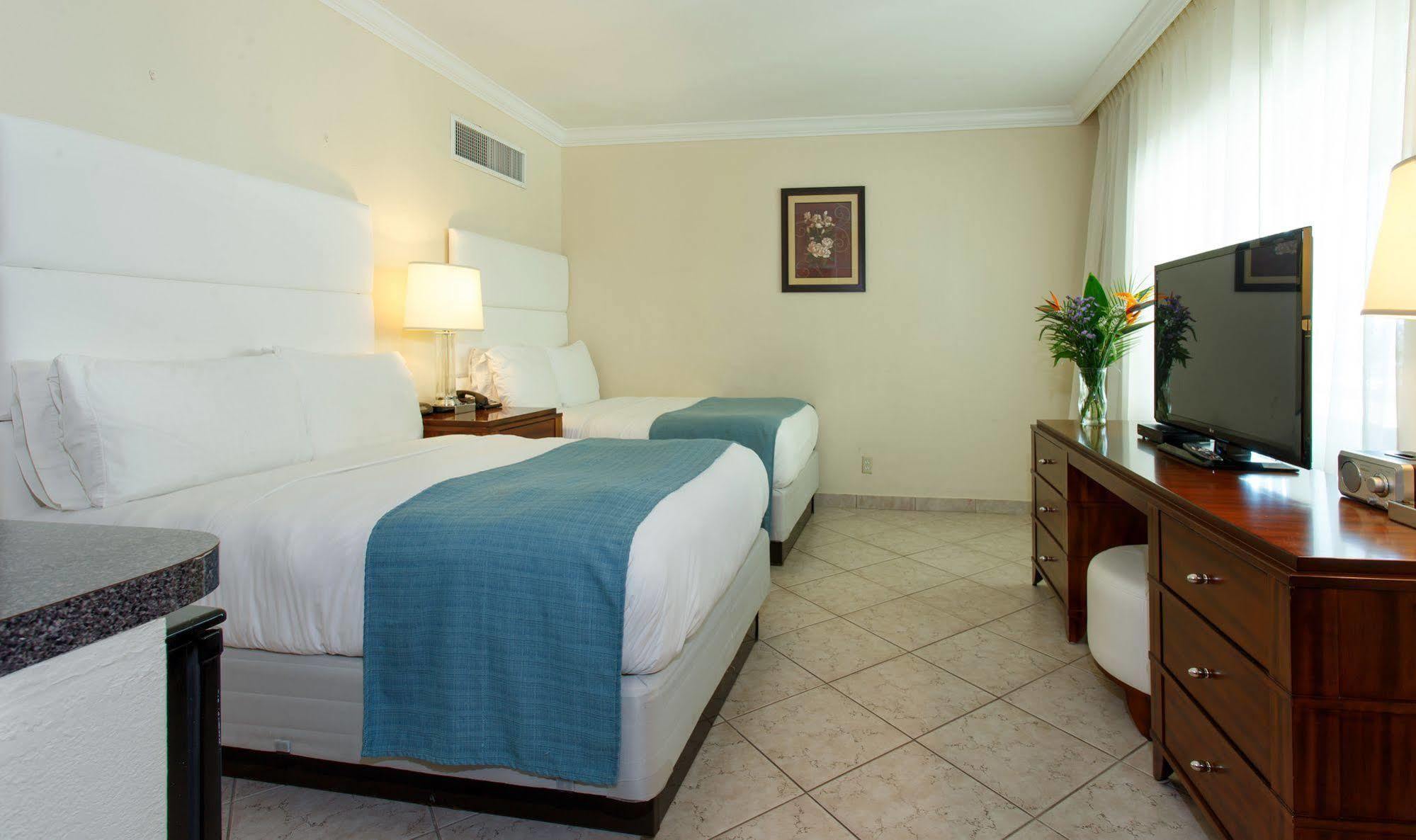 The Sea Lord Hotel & Suites (Adults Only) Lauderdale-by-the-Sea ภายนอก รูปภาพ